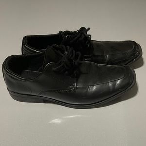 MAX + JAKE Boys Black Size 5 Dress Shoes